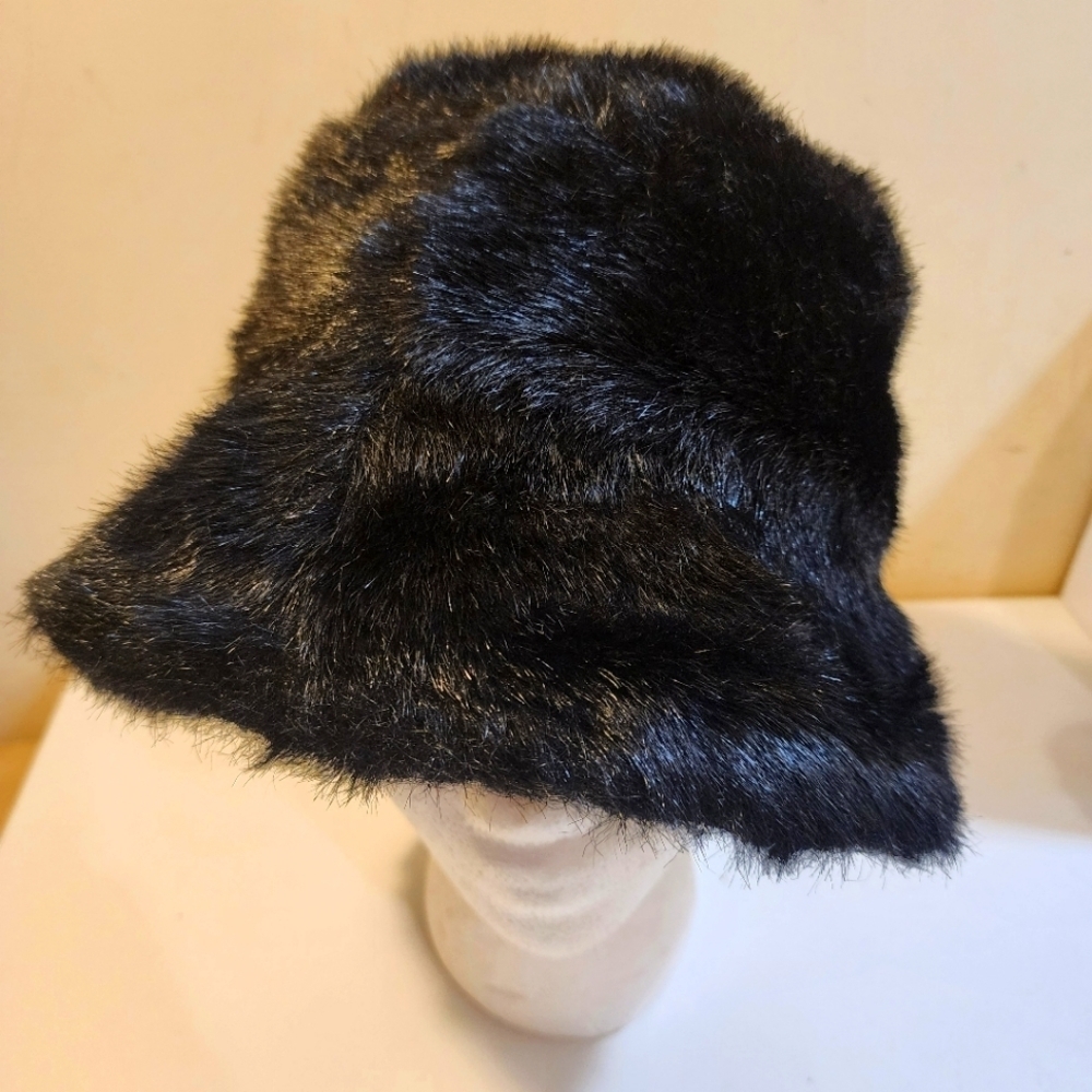 Black women furly 100% acrylic bucket hat OS